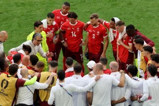 L'équipe de Suisse réunie avant les prolongations face à l'Angleterre